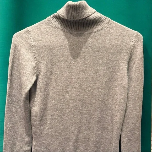 French Connection Light Gray Turtleneck Sweater XS - Picture 4 of 5